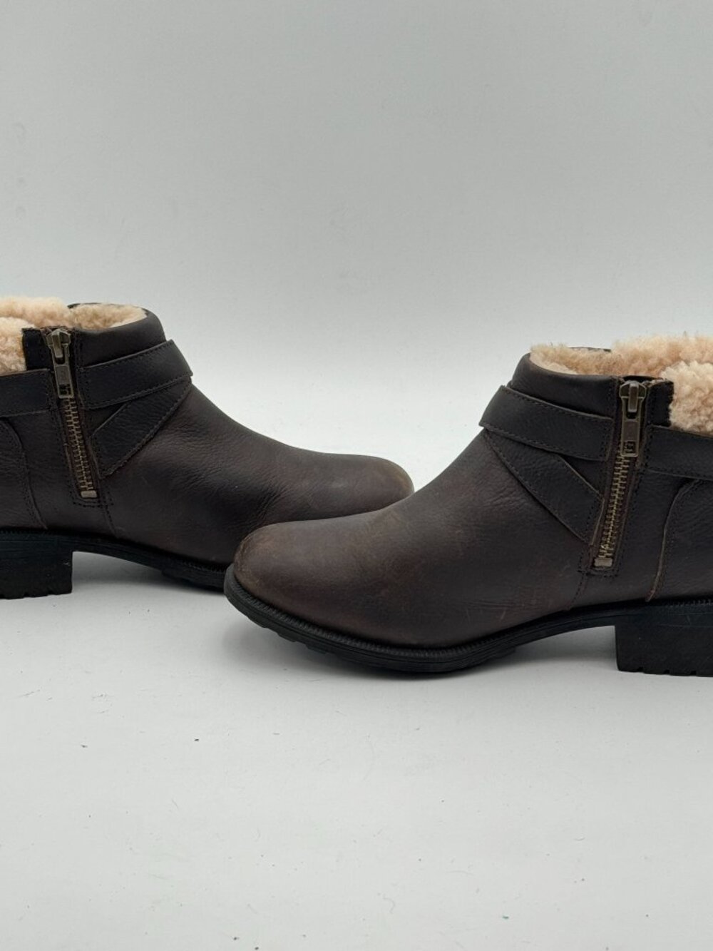 UGG Benson Boots II Sz 7 Espresso Brown Leather Shearling Trim Harness Side Zip - Picture 4 of 9